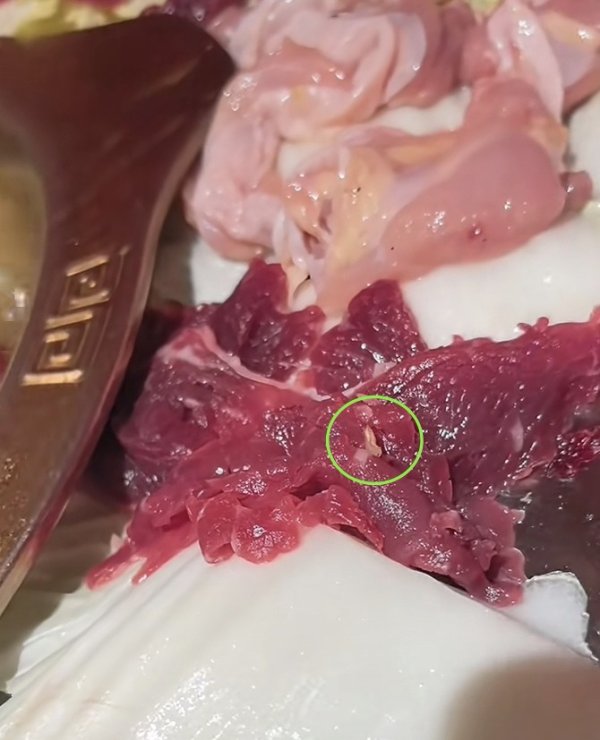 赢翻网配资 深圳一小龙坎门店被投诉菜品有活虫，称已报警！监管部门介入